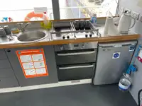 אונית מכולות למכירה