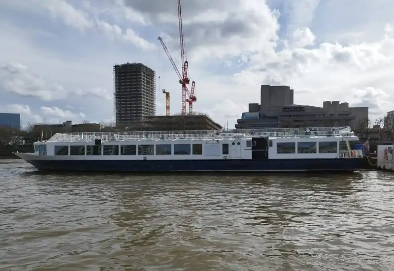 אוניית תענוגות-מעבורת למכירה