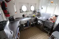 מלון צף למכירה