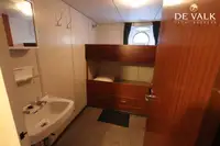 מלון צף למכירה