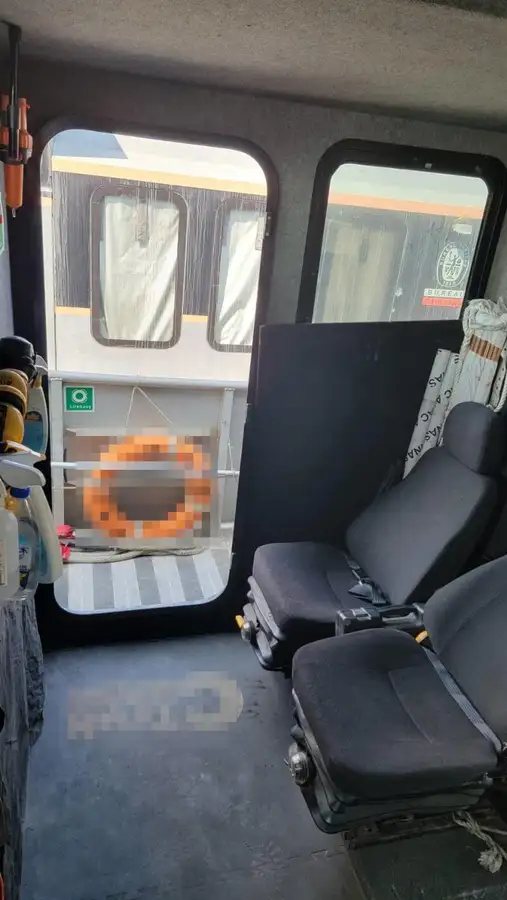 אונית מכולות למכירה