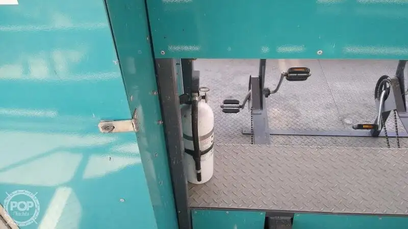 אונית מכולות למכירה