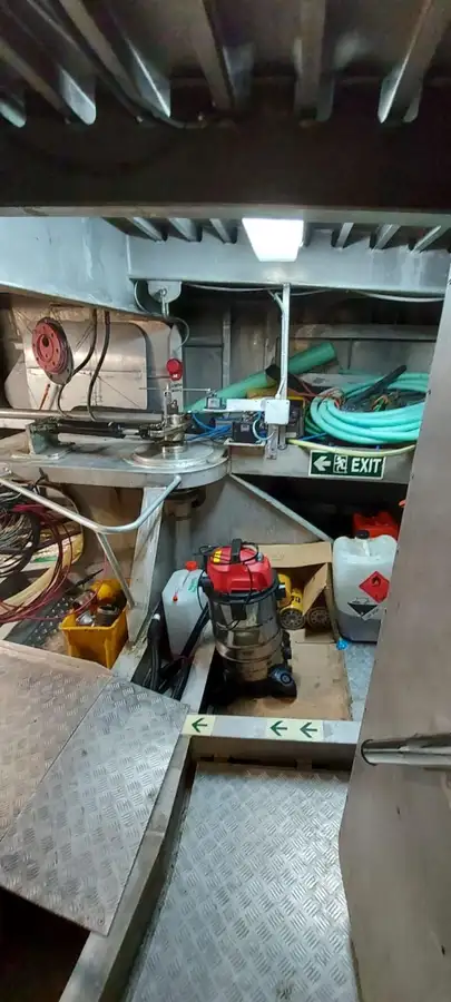 ספינת צוות למכירה