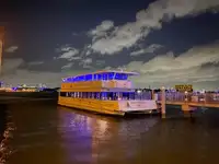 אוניית נוסעים למכירה