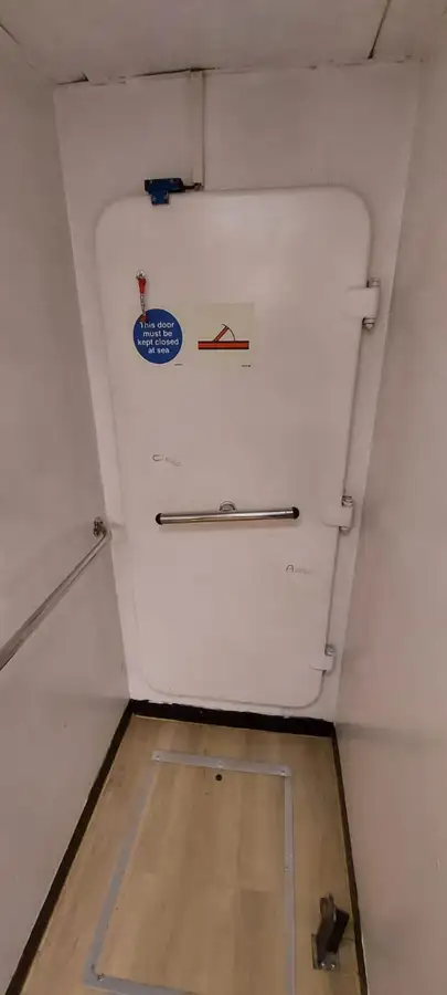 ספינת צוות למכירה