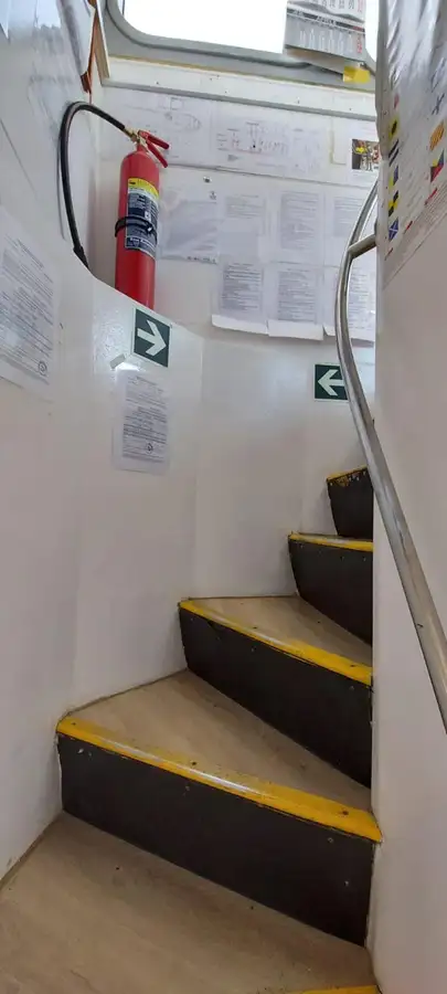 ספינת צוות למכירה