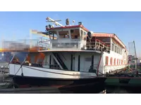 אונית מכולות למכירה