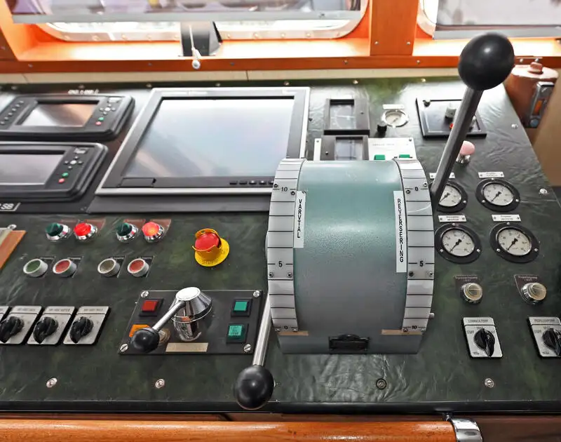 כלי שיט לעבודה למכירה