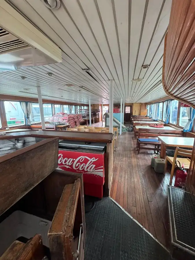 ספינת מעבורת למכירה