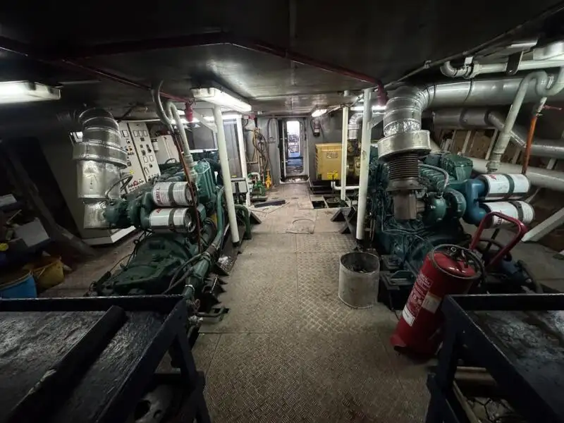 ספינת מעבורת למכירה