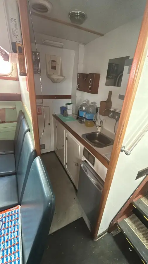 ספינת מעבורת למכירה