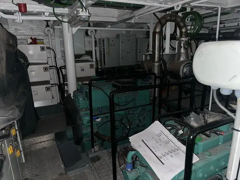 אוניית מכולות למכירה