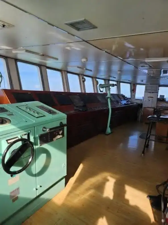 סנפיר למכירה