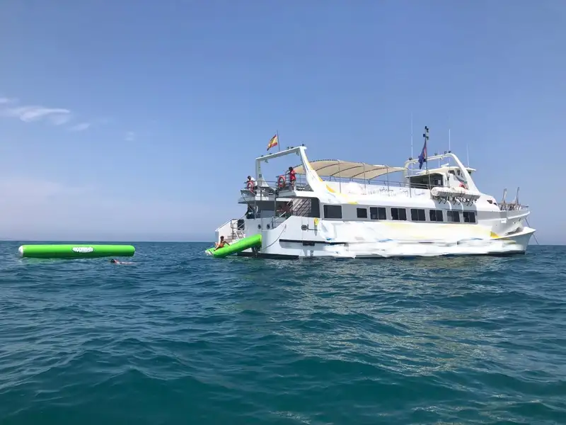 ספינת מעבורת למכירה