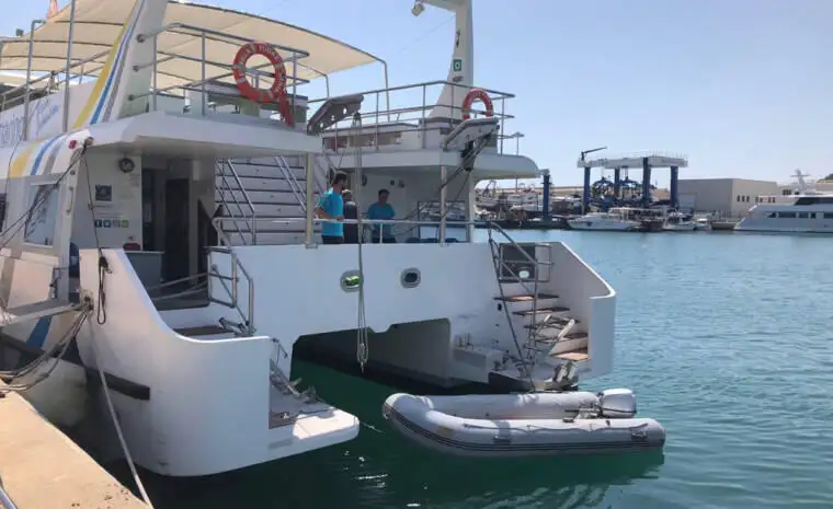 ספינת מעבורת למכירה