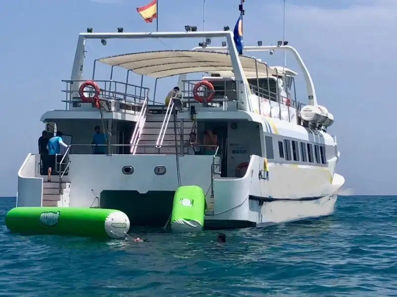 ספינת מעבורת למכירה