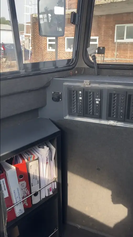 אוניית מכולות למכירה